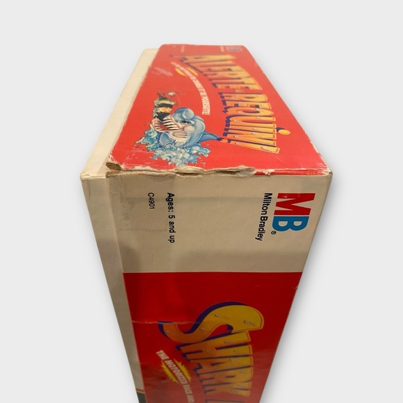 Shark Attack Vintage 1988 Board Game Complete with Working Shark - Picture 7 of 8